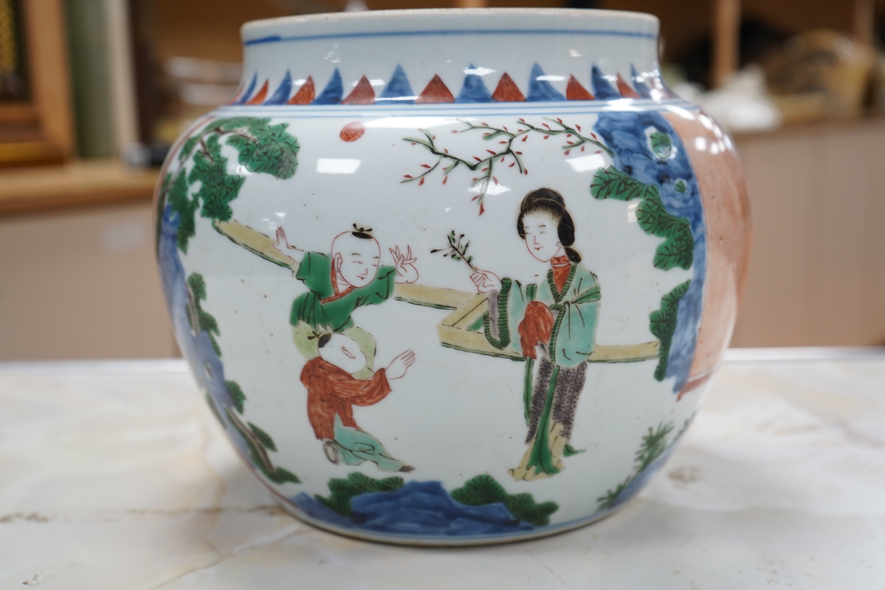 A Chinese famille rose jardiniere, 9cm high